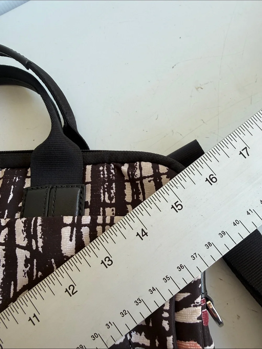 TUMI MESSENGER LAPTOP BAG PRINTED NYLON MULTICOLOR HOLDS A 15” LAPTOP OR TABLET